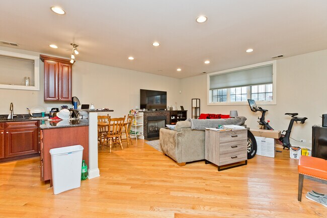 Foto del edificio - 2414 W Moffat St