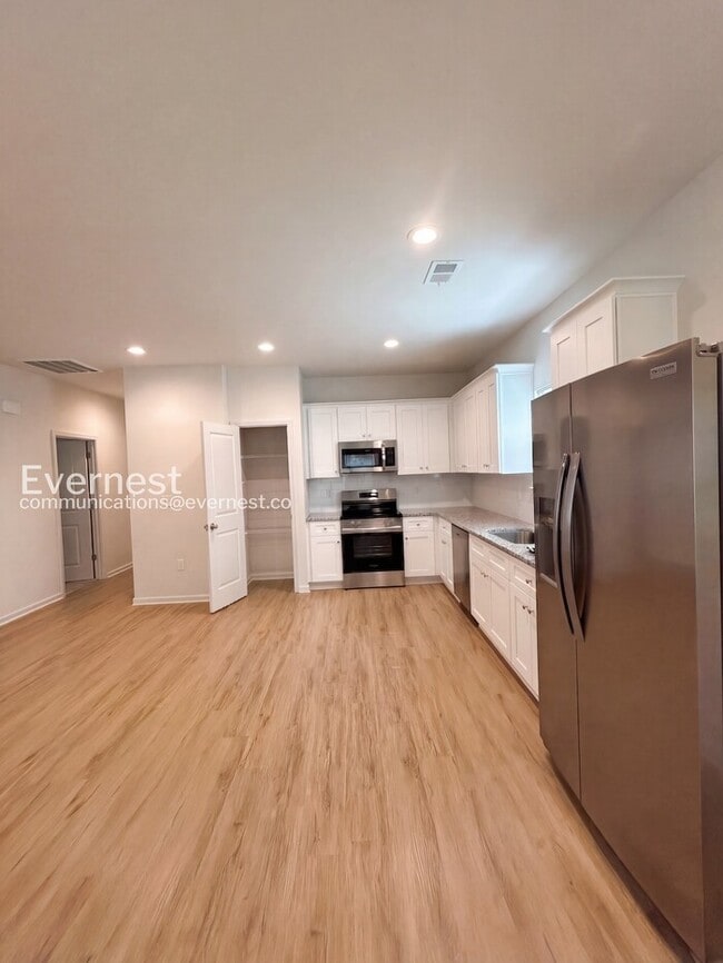 Foto del edificio - 1808 Hemlock Ave