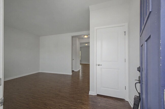 Foto del edificio - UP TO 2 MONTHS FREE RENT WITH 12 OR 24 MO LEASE!  PET FRIENDLY 4BR w/ Large Fenced Yard – William...