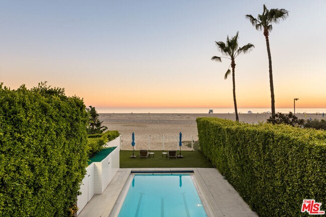 Foto del edificio - 501 Palisades Beach Rd