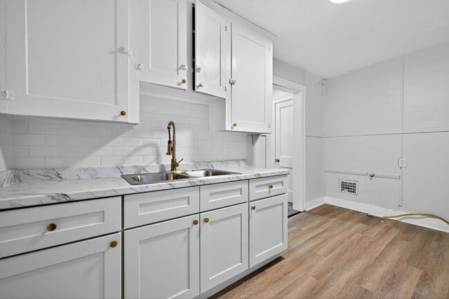 Building Photo - 16189 San Juan Dr