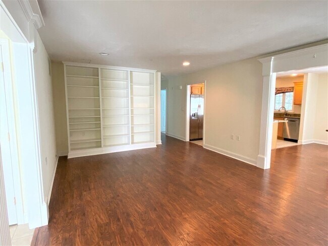 Building Photo - 807 Ledgewood Way