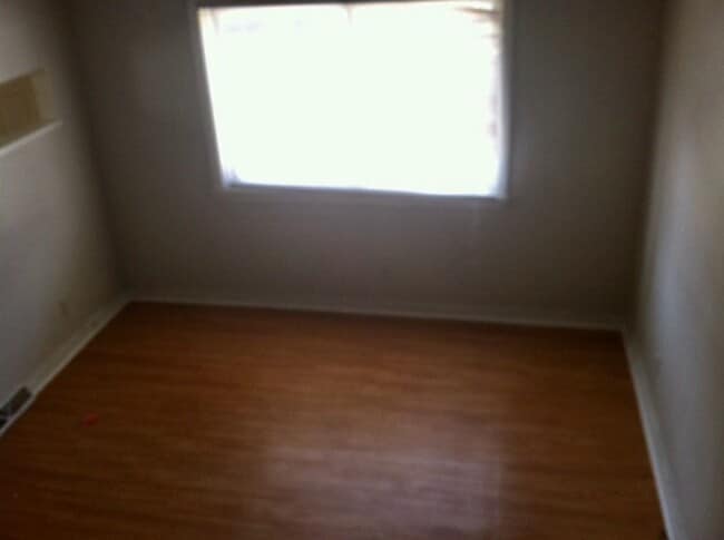 Building Photo - ***South Side Duplex Apartment For Rent * ...