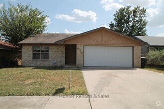 Building Photo - 2014 Newton Dr