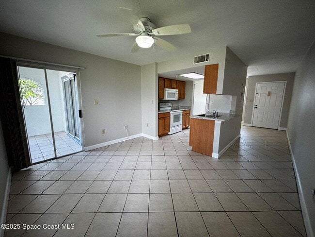 Building Photo - 120 Beach Park Ln