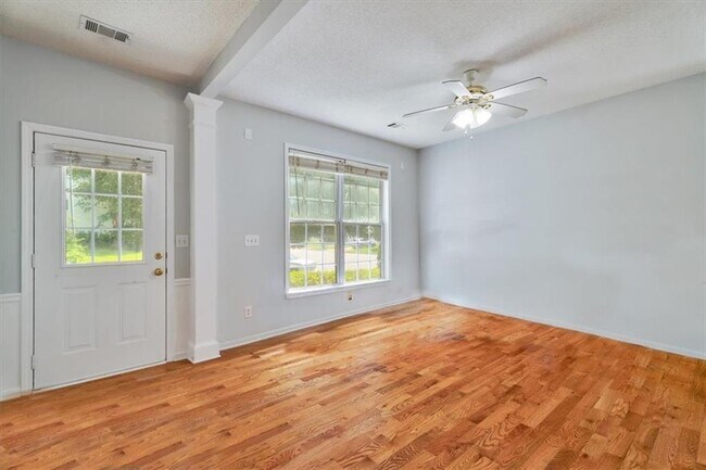 Building Photo - 2948 Cottesford Way SE