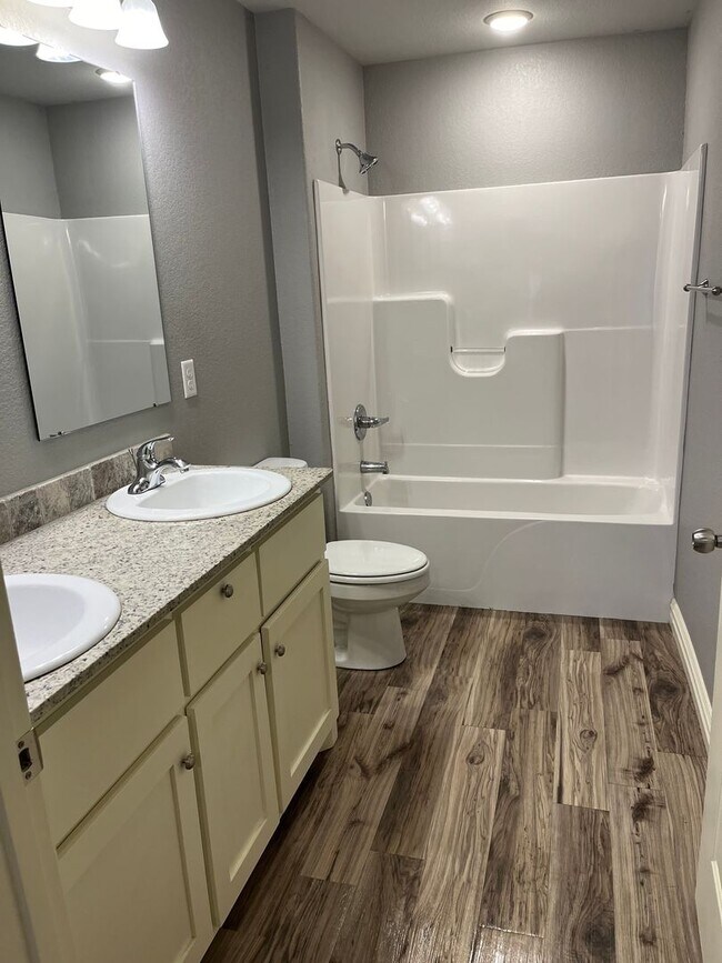 Foto del edificio - 3 bedroom duplex
