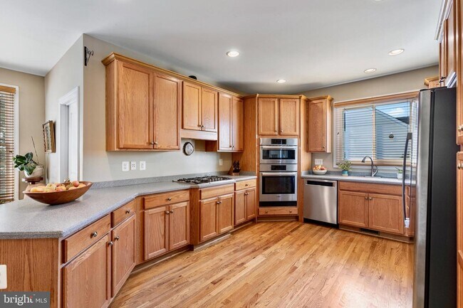 Foto del edificio - 708 Irvine Bank Ln