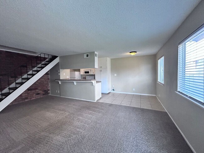 Foto del edificio - Two Bedroom One Bathroom Apartment