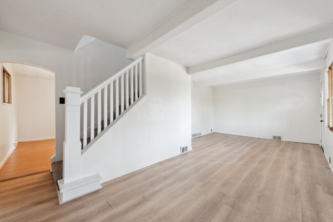 Building Photo - Beautiful 3 bedroom home in Jeannette avai...