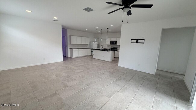 Foto del edificio - 40145 W Hillman Dr