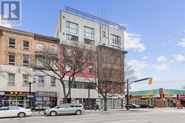Building Photo - 121 King St E