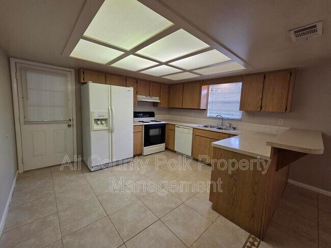 Foto del edificio - 4938 Malibu Ct