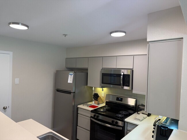 Foto del edificio - Short-mid term housing, furnished condo 2 bed/2 bath walking distance to Pearl St., CU and close ...