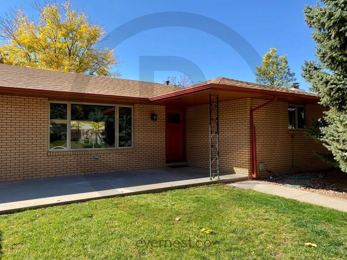 Primary Photo - Charming 3-Bedroom Home in Tranquil Longmo...