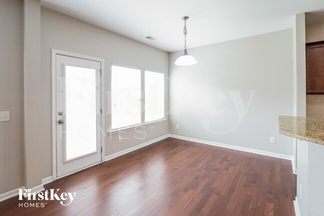 Building Photo - 165 Longford Dr