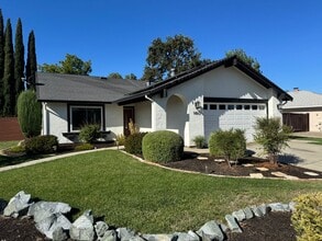 Building Photo - 1812 Rhododendron Dr