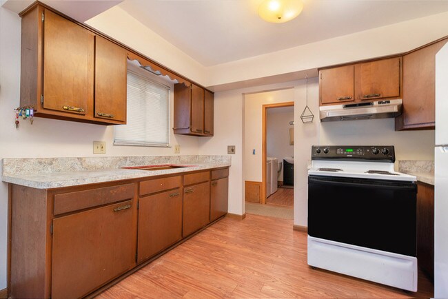 Building Photo - 1829 Welker Ave