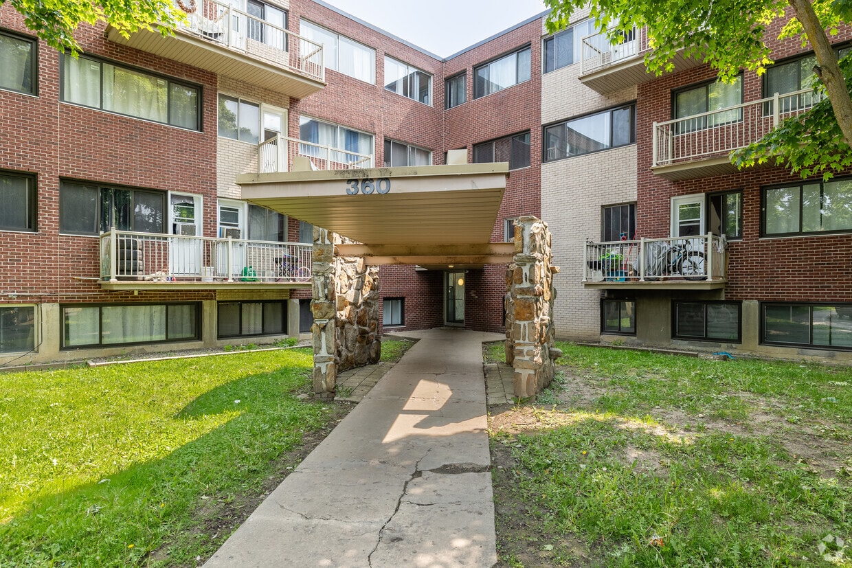 Building Photo - 320 Boul Thompson
