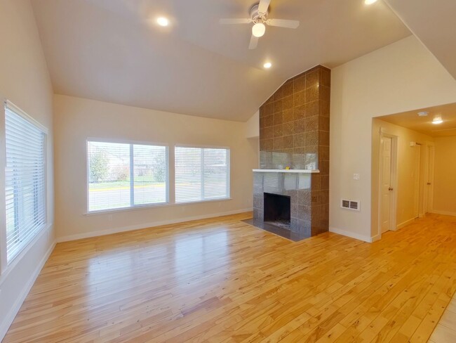 Foto del edificio - Reduced Rent: 3 Bedroom House