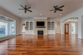 Building Photo - 5410 Valerie St