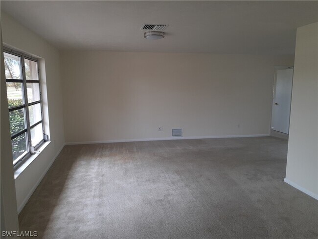 Foto del edificio - 1917 Academy Blvd