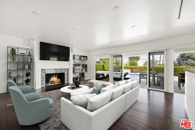 Building Photo - 16324 Mandalay Dr