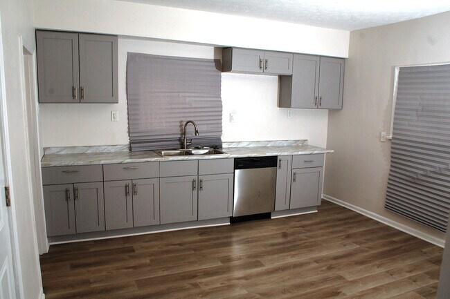 Foto del edificio - 575 W 13th St
