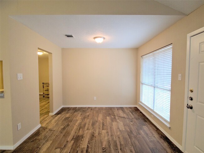 Foto del edificio - 4410 Dawn Creek Ln