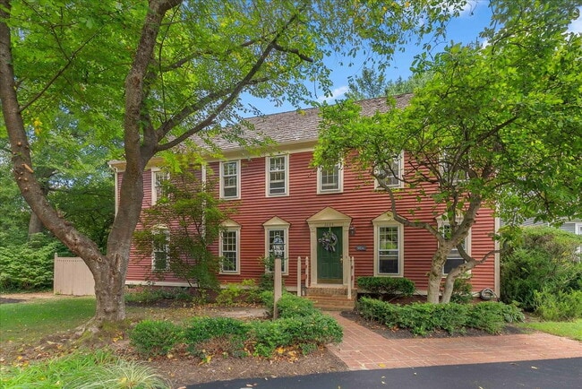 Building Photo - "Luxurious 3-Bed Retreat with Finished Bas...