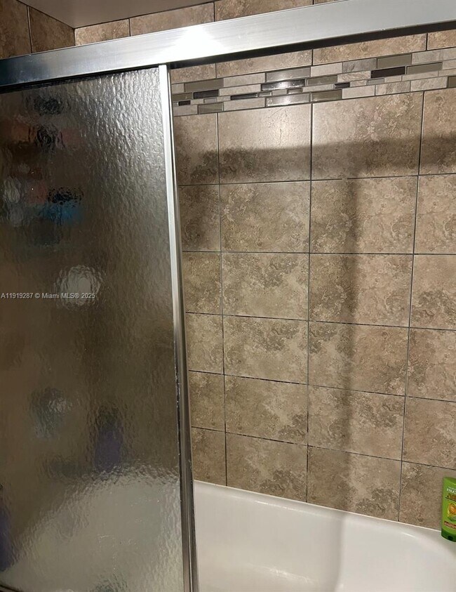 Foto del edificio - 2701 Riverside Dr