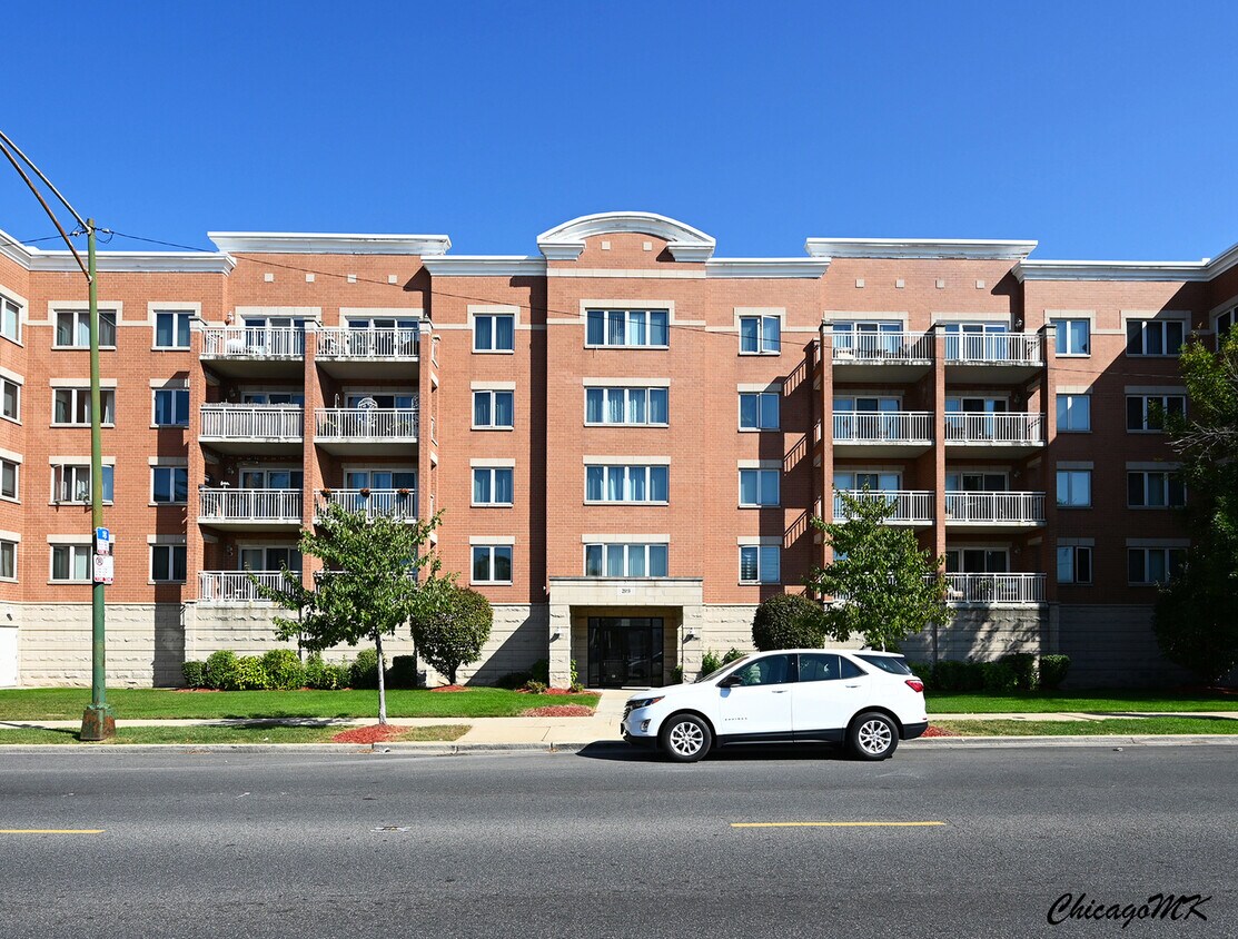 Primary Photo - 2919 N Harlem Ave