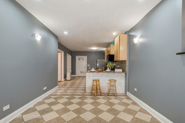 Foto del edificio - 3350 W Division St