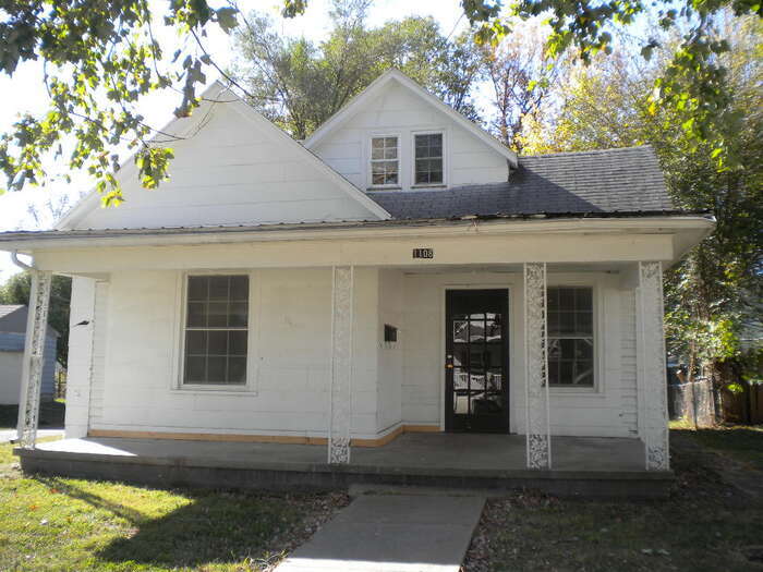 Primary Photo - 1108 S Osage Ave