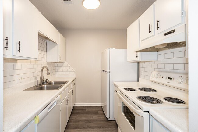 Foto del edificio - 1100 Brookside Dr