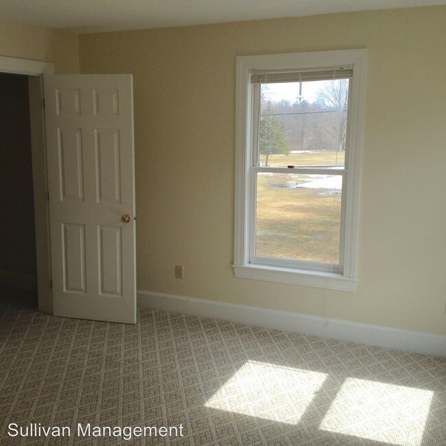 Building Photo - 10 Dunn St