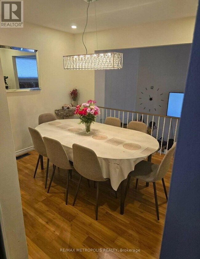 Building Photo - 222 Pearson St