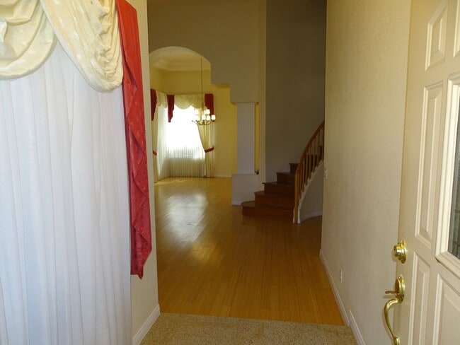 Building Photo - 5 BED Summerlin home w/ 1ST FLOOR BED AND 3/4 BATH