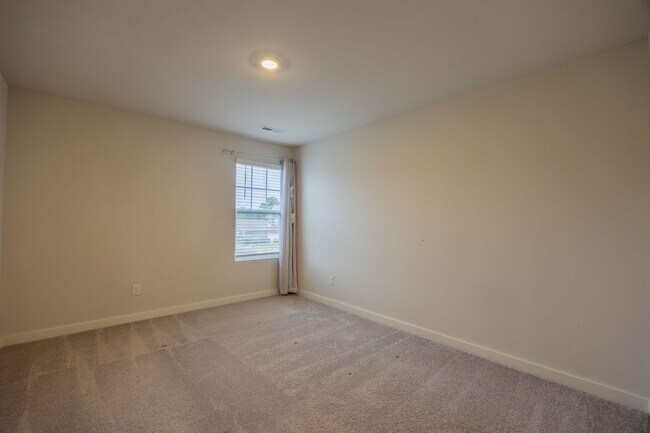Foto del edificio - 1071 Ross Farms Blvd