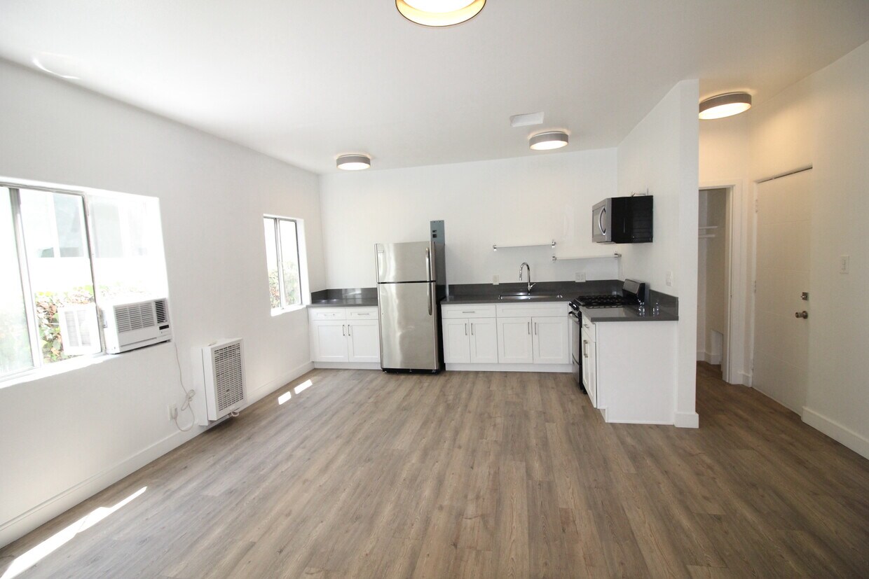 Primary Photo - 1439 N Curson Ave