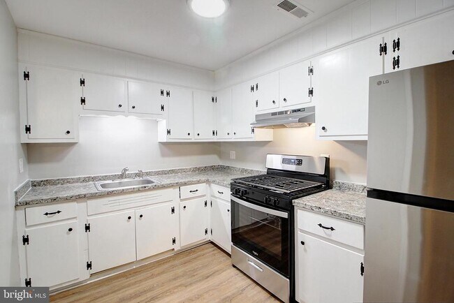 Foto del edificio - 1599 N East St