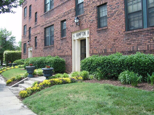 Foto del edificio - 1008 Brandon Ave