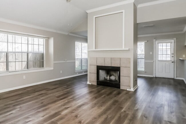 Building Photo - 4717 Fallenash Dr