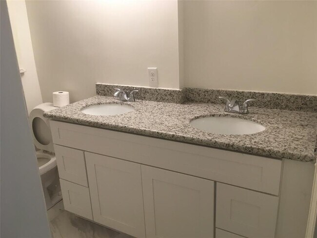 Foto del edificio - 5121 Maple St