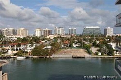 Foto del edificio - 9261 E Bay Harbor Dr