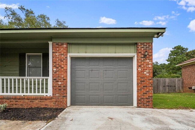 Foto del edificio - 5812 Rivercroft Rd