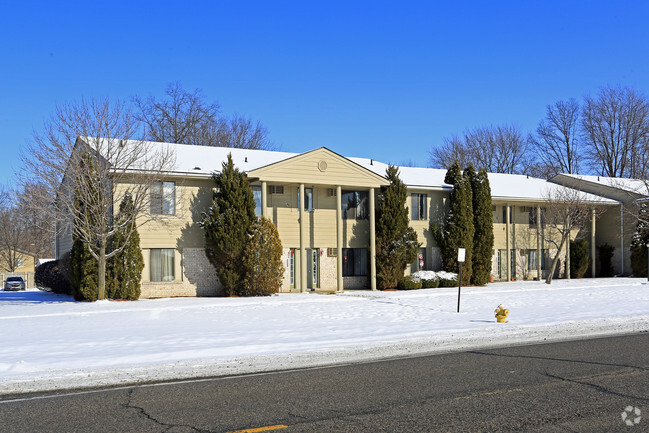 Building Photo - Bree Manor