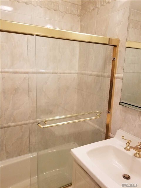 Foto del edificio - 88-32 75th Ave