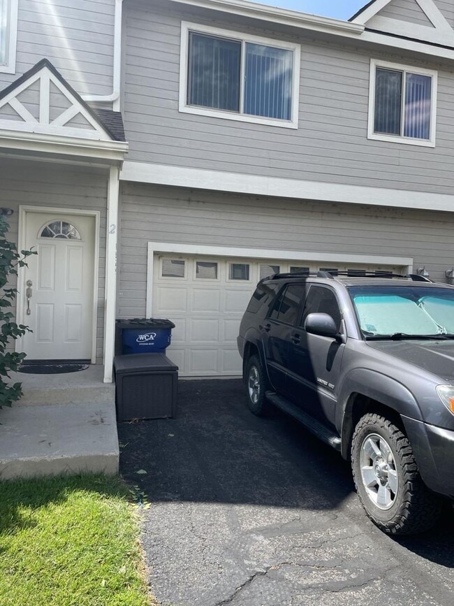 Building Photo - 1302 Kremer Dr