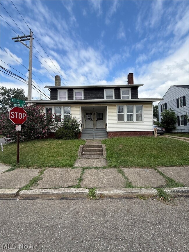 Foto del edificio - 301-303 Roslyn Ave NW